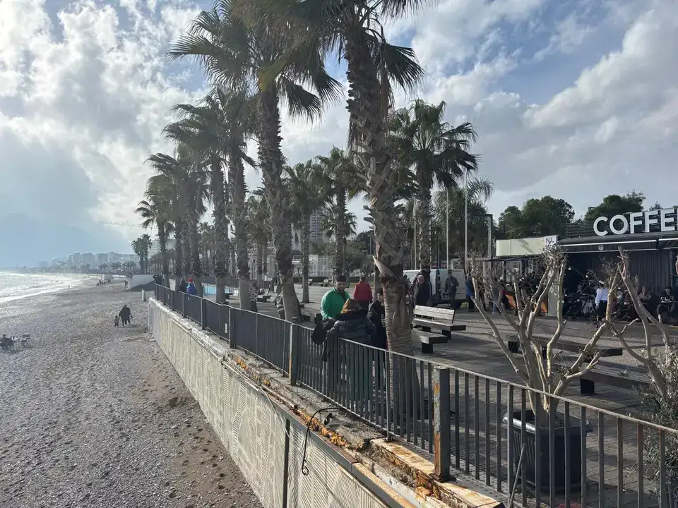 Fırtına Dinince Konyaaltı Sahili Doldu 4